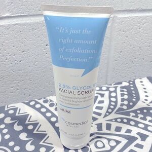 Cosmedica 2.5% glycolic facial scrub​​​​​​​​​
